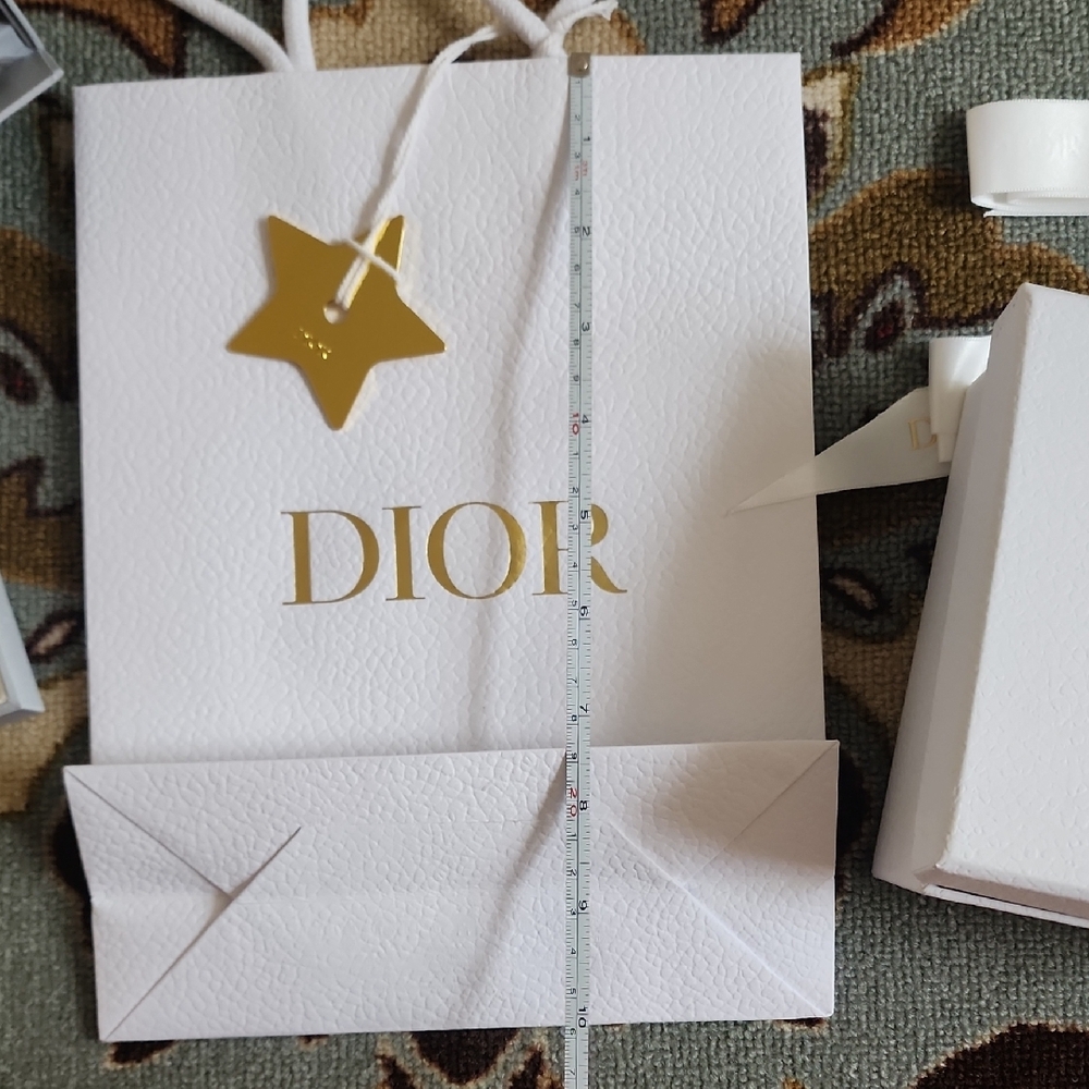 Dior White and Gold Packaging Set - Picture 17 of 17
